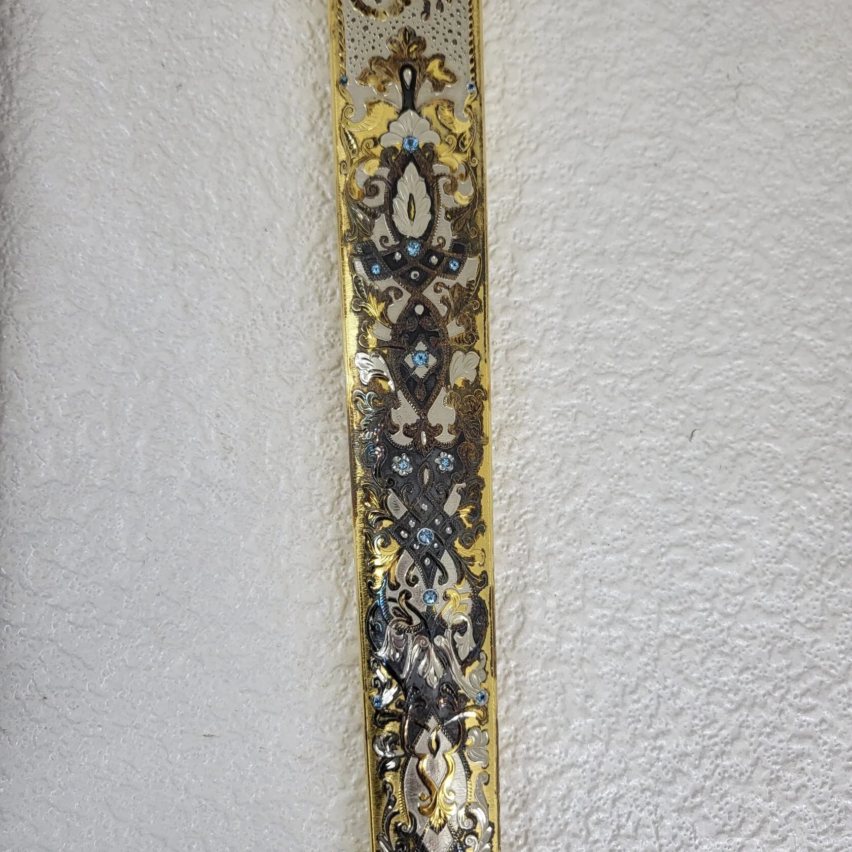 Дага Скорпион с камнями